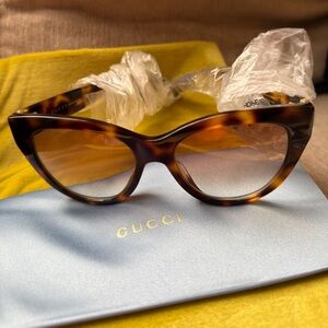 Gucci Brown Tortoise Cat Eye Sunglasses 53 mm NWT w/ case